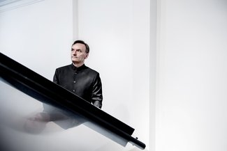 Stephen Hough - 1 (credit Sim Canetty-Clarke)